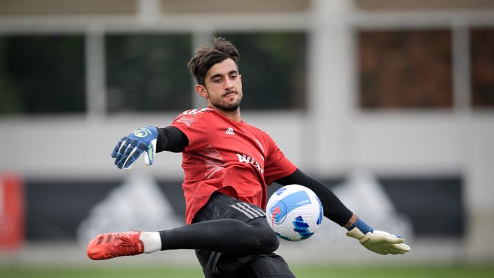 TURIN, ITALY - SEPTEMBER 16: Juventus player Mattia Perin during a training session at JTC on September 16, 2021 in Turin, Italy. (Photo by Daniele Badolato - Juventus FC/Juventus FC via Getty Images) TURIN, ITALY - SEPTEMBER 16: Juventus player Mattia Perin during a training session at JTC on September 16, 2021 in Turin, Italy. (Photo by Daniele Badolato - Juventus FC/Juventus FC via Getty Images)