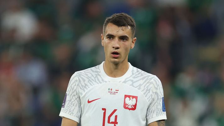 DOHA, QATAR - NOVEMBER 22: Jakub Kiwior of Poland reacts during the FIFA World Cup Qatar 2022 Group C match between Mexico and Poland at Stadium 974 on November 22, 2022 in Doha, Qatar. (Photo by Alex Grimm/Getty Images) Gotti: “Kiwior merita una big, non ci sono dubbi. È il suo destino, c’è solo una domanda” - immagine 1
