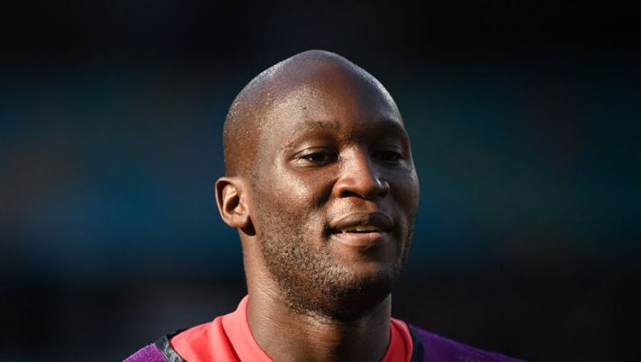 Belgium's forward Romelu Lukaku attends an MD-1 training session at the Parken Stadium in Copenhagen, on June 16, 2021, on the eve of their UEFA EURO 2020 Group B football match against Denmark. (Photo by Jonathan NACKSTRAND / AFP) (Photo by JONATHAN NACKSTRAND/AFP via Getty Images) Gazzetta: “Lukaku sorride all’Inter, aspetta solo il ritorno a Milano. Ha fatto capire che…” - immagine 1