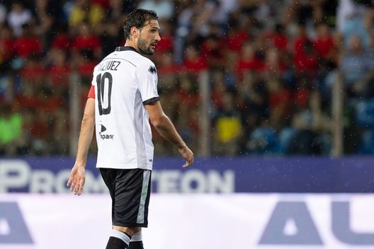 PARMA, ITALY - AUGUST 12: Franco Vazquez of Parma Calcio looks on during the Serie B match between Parma Calcio and Bari at Stadio Ennio Tardini on August 12, 2022 in Parma, Italy. (Photo by Emmanuele Ciancaglini/Getty Images) Cagliari