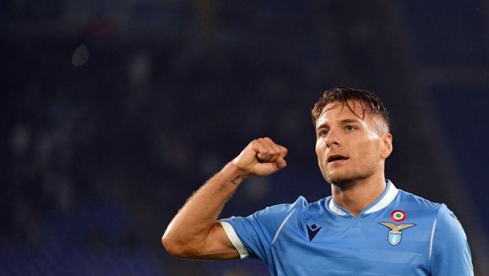 ROME, ITALY - OCTOBER 30: Ciro Immobile of SS Lazio celebrates a second goal during the Serie A match between SS Lazio and Torino FC at Stadio Olimpico on October 30, 2019 in Rome, Italy. (Photo by Marco Rosi/Getty Images) Infortunio Immobile, il medico: “La verità e i tempi di recupero per Ciro” - immagine 1