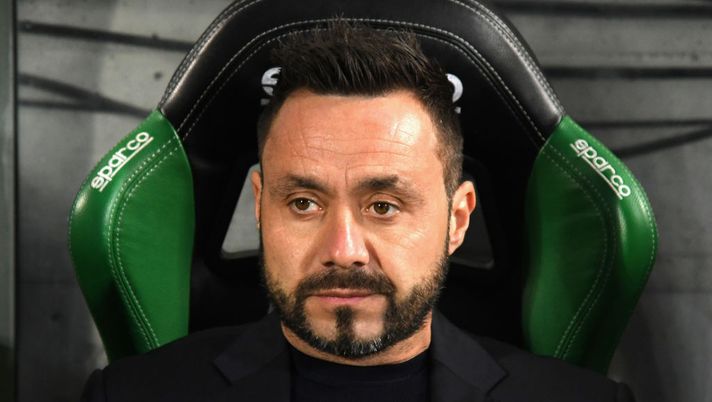 REGGIO NELL'EMILIA, ITALY - NOVEMBER 08: Roberto De Zerbi head coach of US Sassuolo looks on during the Serie A match between US Sassuolo and Bologna FC at Mapei Stadium - Città del Tricolore on November 8, 2019 in Reggio nell'Emilia, Italy (Photo by Alessandro Sabattini/Getty Images) Mercato – De Zerbi su taccuino del Brighton - immagine 1