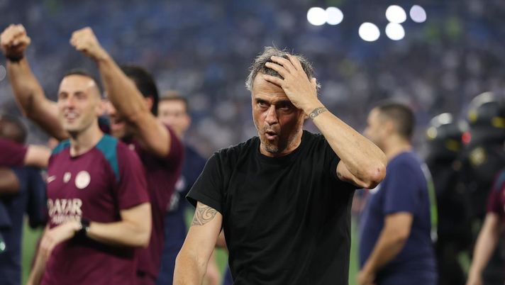 Getty Luis Enrique, gesto immenso verso i giocatori dell’Inter durante la premiazione - immagine 1