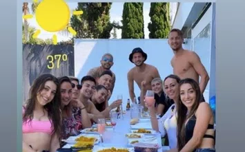 Vazquez, Ocampos, De Jong e Banega violano la quarantena