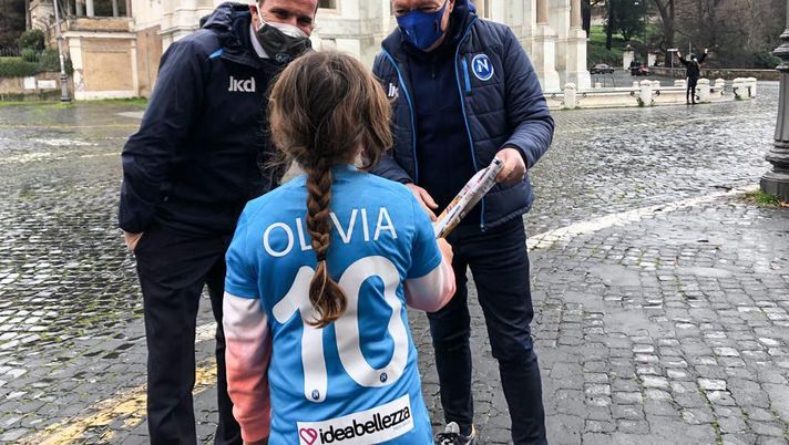 La battaglia della piccola Olivia: il Napoli Femminile le regala un maglietta La battaglia della piccola Olivia: il Napoli Femminile le regala un maglietta