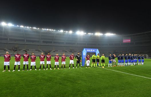 TURIN, ITALY - NOVEMBER 30: Both teams line up as Armando Izzo of Torino F.C. holds up a number 10 shirt in memory of Diego Maradona ahead of the Serie A match between Torino FC and UC Sampdoria at Stadio Olimpico di Torino on November 30, 2020 in Turin, Italy. Sporting stadiums around Italy remain under strict restrictions due to the Coronavirus Pandemic as Government social distancing laws prohibit fans inside venues resulting in games being played behind closed doors. (Photo by Valerio Pennicino/Getty Images) TURIN, ITALY - NOVEMBER 30: Both teams line up as Armando Izzo of Torino F.C. holds up a number 10 shirt in memory of Diego Maradona ahead of the Serie A match between Torino FC and UC Sampdoria at Stadio Olimpico di Torino on November 30, 2020 in Turin, Italy. Sporting stadiums around Italy remain under strict restrictions due to the Coronavirus Pandemic as Government social distancing laws prohibit fans inside venues resulting in games being played behind closed doors. (Photo by Valerio Pennicino/Getty Images)