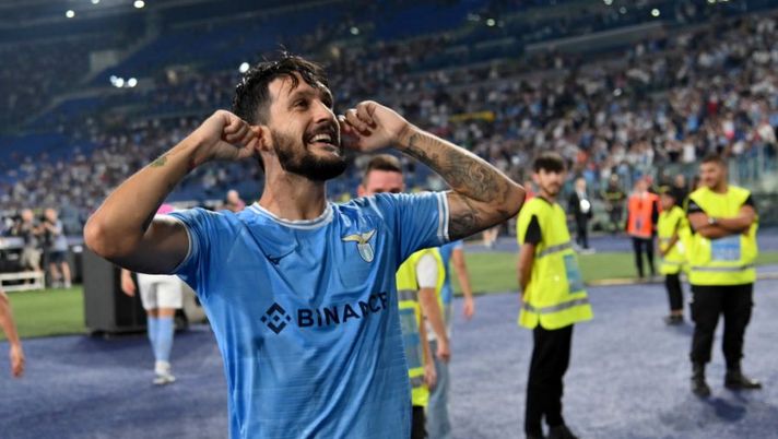 ROME, ITALY - AUGUST 26: Luis Alberto of SS Lazio celebrates scoring ahis team's second goal during the Serie A match between SS Lazio and FC Internazionale at Stadio Olimpico on August 26, 2022 in Rome, Italy. (Photo by Marco Rosi - SS Lazio/Getty Images) Voti fantacalcio: Milinkovic come Luis Alberto! Lautaro più di Immobile, flop Bastoni - immagine 1
