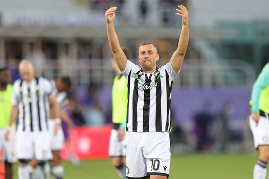 FLORENCE, ITALY - APRIL 27: Gerard Deulofeu of Udinese Calcio celebrates the victory after during the Serie A match between ACF Fiorentina and Udinese Calcio at Stadio Artemio Franchi on April 27, 2022 in Florence, Italy. (Photo by Gabriele Maltinti/Getty Images) Kouamè e i suoi fratelli, quando (l’insperata) permanenza diventa un’opportunità- immagine 2