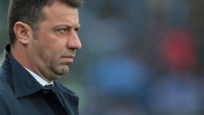 BERGAMO, ITALY - OCTOBER 27:  Parma Calcio coach Roberto D'Aversa looks on before the Serie A match between Atalanta BC and Parma Calcio at Stadio Atleti Azzurri d'Italia on October 27, 2018 in Bergamo, Italy.  (Photo by Emilio Andreoli/Getty Images) 