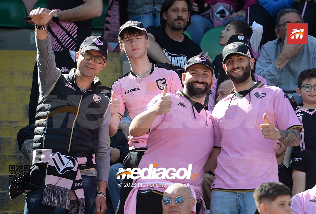 FOTOTIFO Palermo-Spal 2-1, gli scatti ai tifosi al “Renzo Barbera” (GALLERY) - immagine 55