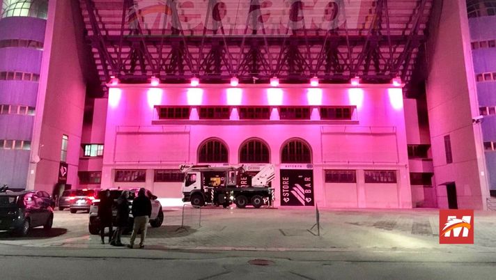 Foto Palermo, trionfo di luci al “Renzo Barbera”: lo stadio si colora di rosanero  Foto Palermo, trionfo di luci al “Renzo Barbera”: lo stadio si colora di rosanero