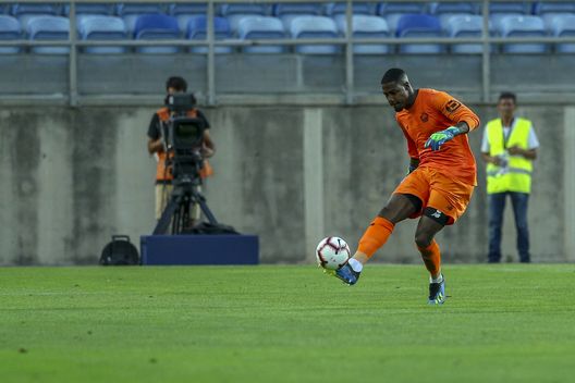 FARO, PORTUGAL - JULY 20: LOSC Lille goalkeeper Mike Maignan from France during the match between FC Porto v LOSC Lille for Algarve Football Cup 2018 at Estadio do Algarve on July 20, 2018 in Faro, Portugal. (Photo by Carlos Rodrigues/Getty Images) FARO, PORTUGAL - JULY 20: LOSC Lille goalkeeper Mike Maignan from France during the match between FC Porto v LOSC Lille for Algarve Football Cup 2018 at Estadio do Algarve on July 20, 2018 in Faro, Portugal. (Photo by Carlos Rodrigues/Getty Images)