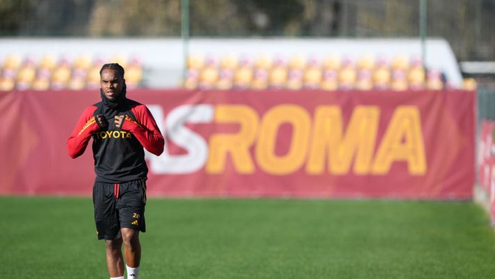 Roma, la ripresa degli allenamenti: individuale per Sanches. Dybala osserva i compagni - immagine 1