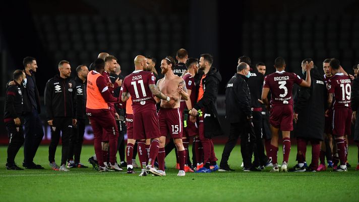 TURIN, ITALY - MAY 03: Cristian Ansaldi and Simone Zaza of Torino FC speak after the Serie A match between Torino FC and Parma Calcio at Stadio Olimpico di Torino on May 03, 2021 in Turin, Italy. Sporting stadiums around Italy remain under strict restrictions due to the Coronavirus Pandemic as Government social distancing laws prohibit fans inside venues resulting in games being played behind closed doors. (Photo by Valerio Pennicino/Getty Images) TURIN, ITALY - MAY 03: Cristian Ansaldi and Simone Zaza of Torino FC speak after the Serie A match between Torino FC and Parma Calcio at Stadio Olimpico di Torino on May 03, 2021 in Turin, Italy. Sporting stadiums around Italy remain under strict restrictions due to the Coronavirus Pandemic as Government social distancing laws prohibit fans inside venues resulting in games being played behind closed doors. (Photo by Valerio Pennicino/Getty Images)