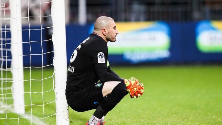L'entourage del portiere titolare per 3838 partite di fila spara a zero sull'allenatore del Saint Etienne L'entourage del portiere titolare per 3838 partite di fila spara a zero sull'allenatore del Saint Etienne