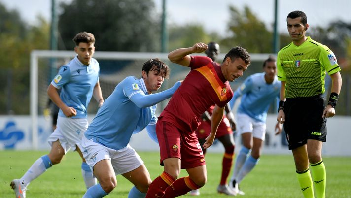 ROME, ITALY - OCTOBER 24: Simone Castigliani of SS Lazio compete for the ball with Tommaso Milanese during the Junior italian league  match between SS Lazio v AS Roma at the Formello sport center on October 24, 2020 in Rome, Italy. (Photo by Marco Rosi - SS Lazio/Getty Images) 