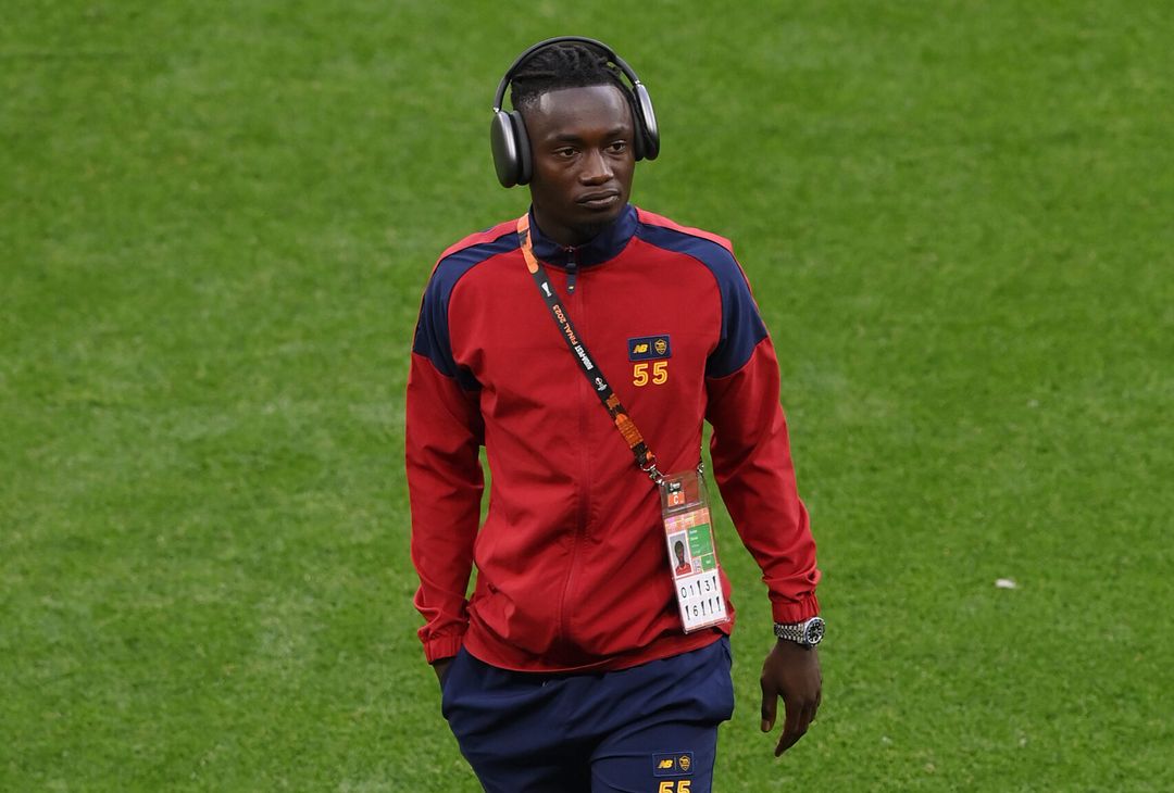 La Roma sul prato della Puskas Arena. Domani la finale – FOTO GALLERY - immagine 50