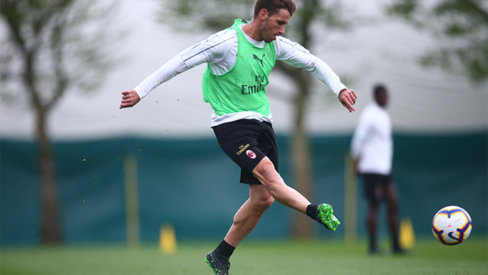 Lucas Biglia del Milan in allenamento a Milanello (credits: acmilan.com) 