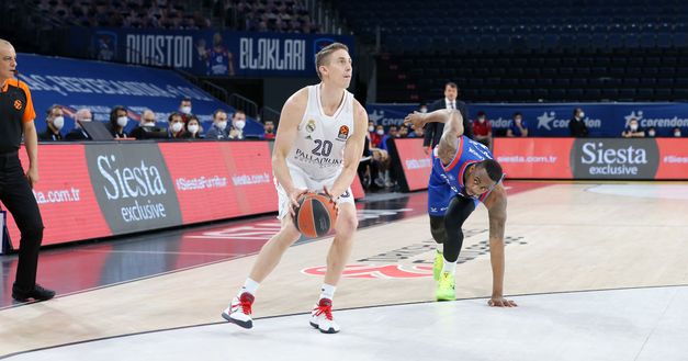 (Photo by Aykut Akici/Euroleague Basketball via Getty Images) Carroll, era una star del grande basket: oggi fa l’allevatore e vende miele…- immagine 5