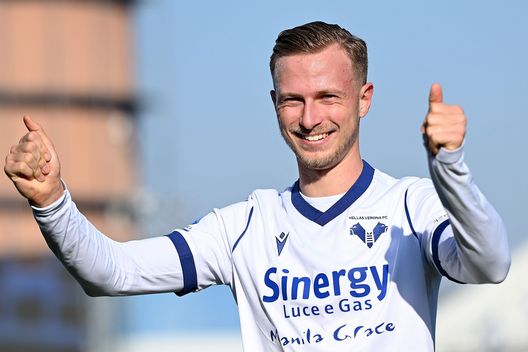 REGGIO NELL'EMILIA, ITALY - JANUARY 16: Antonin Barak of Hellas Verona celebrates after scoring his team second goal during the Serie A match between US Sassuolo and Hellas Verona FC at Mapei Stadium - Citta' del Tricolore on January 16, 2022 in Reggio nell'Emilia, Italy. (Photo by Alessandro Sabattini/Getty Images) Barak