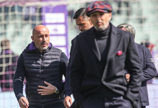 GERMOGLI PH: 13 MARZO 2022 FIRENZE STADIO ARTEMIO FRANCHI CAMPIONATO SERIE A TIM FIORENTINA VS BOLOGNA NELLA FOTO IL MISTER VINCENZO ITALIANO E SINISA MIHAJLOVIC Righetti ricorda Sinisa: “Mancini lo portò a Firenze, ma poi saltò tutto”- immagine 2