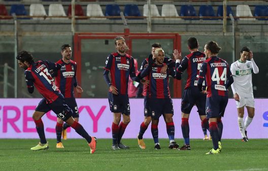 CROTONE, ITALY - FEBRUARY 14: Adam Ounas of Crotone celebrates after scoring his team's equalizing goal during the Serie A match between FC Crotone and US Sassuolo at Stadio Comunale Ezio Scida on February 14, 2021 in Crotone, Italy. (Photo by Maurizio Lagana/Getty Images) CROTONE, ITALY - FEBRUARY 14: Adam Ounas of Crotone celebrates after scoring his team's equalizing goal during the Serie A match between FC Crotone and US Sassuolo at Stadio Comunale Ezio Scida on February 14, 2021 in Crotone, Italy. (Photo by Maurizio Lagana/Getty Images)