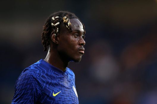 LONDON, ENGLAND - AUGUST 04: Trevoh Chalobah of Chelsea during the Pre Season Friendly match between Chelsea and Tottenham Hotspur at Stamford Bridge on August 04, 2021 in London, England. (Photo by Catherine Ivill/Getty Images) Sky – L’Inter su Chalobah, ma ora ci pensa anche il Milan: le ultime- immagine 2
