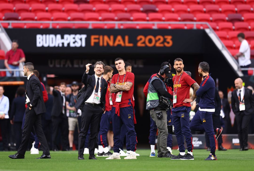 La Roma sul prato della Puskas Arena. Domani la finale – FOTO GALLERY - immagine 6
