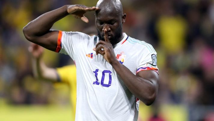 STOCKHOLM, SWEDEN - MARCH 24: Romelu Lukaku of Belgium celebrates after scoring the team's first goal during the UEFA EURO 2024 qualifying round group F match between Sweden and Belgium at Friends Arena on March 24, 2023 in Stockholm, Sweden. (Photo by Linnea Rheborg/Getty Images) Inter sorride, Lukaku show col Belgio: “Pronto a dimostrare quello che ho dentro” - immagine 1