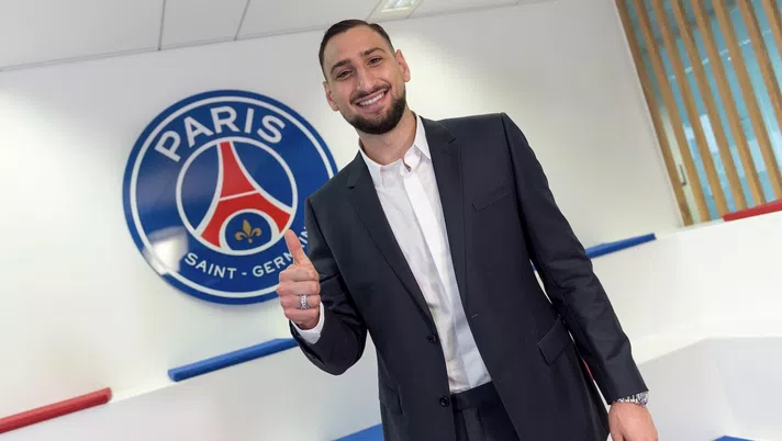 Gianluigi Donnarumma (ex portiere AC Milan) nel giorno della sua presentazione al PSG | Calciomercato Milan News (Officiel PSG Twitter account)