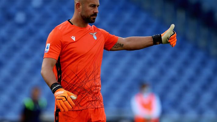 ROME, ITALY - NOVEMBER 08: SS Lazio goalkeeper Pepe Reina gestures during the Serie A match between SS Lazio and Juventus at Stadio Olimpico on November 8, 2020 in Rome, Italy. (Photo by Paolo Bruno/Getty Images) PORTIERI – Chi schierare e chi no al fantacalcio: le quattro «fasce» per questa giornata- immagine 1