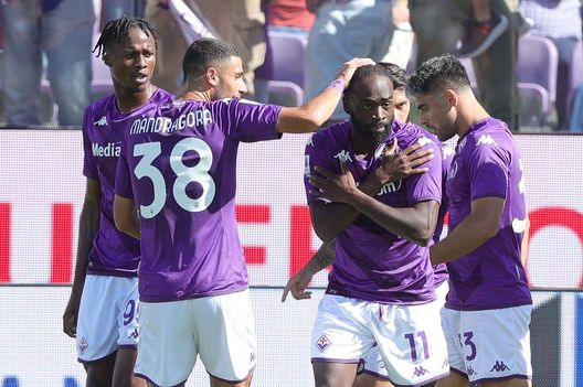 FLORENCE, ITALY - SEPTEMBER 18: Jonathan Ikoné Nanitamo of ACF Fiorentina celebrates after scoring a goal during the Serie A match between ACF Fiorentina and Hellas Verona at Stadio Artemio Franchi on September 18, 2022 in Florence, Italy. (Photo by Gabriele Maltinti/Getty Images) Ikonè, la luce in fondo al tunnel: Italiano vuole vincere un’altra scommessa- immagine 2