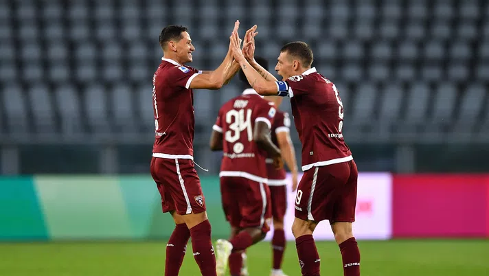 TURIN, ITALY - JULY 16:  Sasa Lukic (L) of Torino FC celebrates a goal with team mate Andrea Belotti during the Serie A match between Torino FC and  Genoa CFC at Stadio Olimpico di Torino on July 16, 2020 in Turin, Italy.  (Photo by Valerio Pennicino/Getty Images)