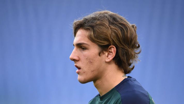 ROME, ITALY - OCTOBER 11: Nicolo Zaniolo of Italy looks on during the training session at Stadio Olimpico on October 11, 2019 in Rome, Italy. (Photo by Claudio Villa/Getty Images) Spinazzola: “Può essere l’anno di Zaniolo: è un animale, ho visto in amichevole…” - immagine 1