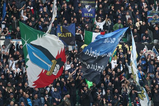 MILAN, ITALY - MARCH 19: FC Internazionale fans show their support prior to the Serie A match between FC Internazionale and ACF Fiorentina at Stadio Giuseppe Meazza on March 19, 2022 in Milan, Italy. (Photo by Marco Luzzani/Getty Images) MILAN, ITALY - MARCH 19: FC Internazionale fans show their support prior to the Serie A match between FC Internazionale and ACF Fiorentina at Stadio Giuseppe Meazza on March 19, 2022 in Milan, Italy. (Photo by Marco Luzzani/Getty Images)