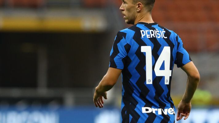 MILAN, ITALY - SEPTEMBER 19: Ivan Perisic of FC Internazionale looks on during the friendly match between FC Internazionale and SC Pisa at Stadio Giuseppe Meazza on September 19, 2020 in Milan, Italy. (Photo by Marco Luzzani/Getty Images) Inter, la Gazzetta: “Perisic e anche Sanchez provati nell’undici titolare di oggi” - immagine 1