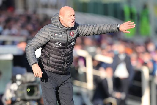 FLORENCE, ITALY - DECEMBER 11: Stefano Colantuono manager of US Salernitana gestures during the Serie A match between ACF Fiorentina and US Salernitana at Stadio Artemio Franchi on December 11, 2021 in Florence, Italy. (Photo by Gabriele Maltinti/Getty Images) FLORENCE, ITALY - DECEMBER 11: Stefano Colantuono manager of US Salernitana gestures during the Serie A match between ACF Fiorentina and US Salernitana at Stadio Artemio Franchi on December 11, 2021 in Florence, Italy. (Photo by Gabriele Maltinti/Getty Images)
