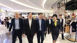 Zhang sr arriva domattina a Milano. Intanto ha inaugurato in Cina il Suning Plaza