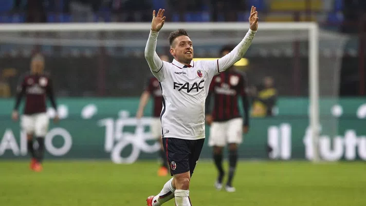 MILAN, ITALY - JANUARY 06:  Emanuele Giaccherini of Bologna FC celebrates after scoring the opening goal during the Serie A match between AC Milan and Bologna FC at Stadio Giuseppe Meazza on January 6, 2016 in Milan, Italy.  (Photo by Marco Luzzani/Getty Images)