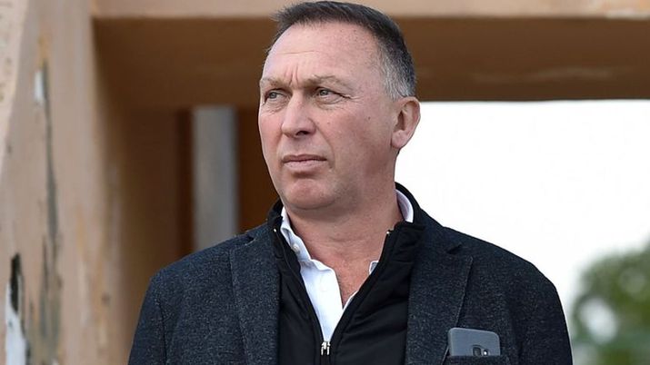 Negli anni novanta Platt ha prima giocato e poi allenato la Sampdoria. Negli anni novanta Platt ha prima giocato e poi allenato la Sampdoria.