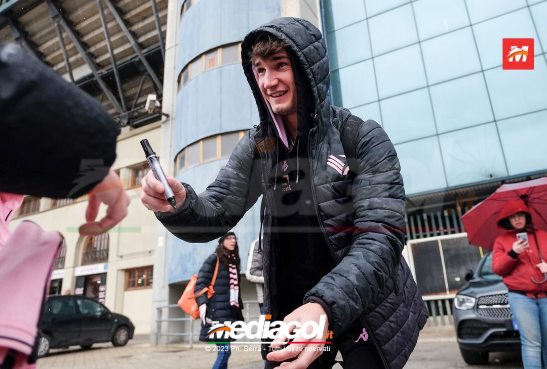 FOTO Genoa-Palermo, i rosanero in partenza dallo stadio “Renzo Barbera” (Gallery) - immagine 24
