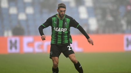 REGGIO NELL'EMILIA, ITALY - NOVEMBER 21: Domenico Berardi of US Sassuolo in action during the Serie A match between US Sassuolo and Cagliari Calcio at Mapei Stadium - Citta' del Tricolore on November 21, 2021 in Reggio nell'Emilia, Italy. (Photo by Alessandro Sabattini/Getty Images) REGGIO NELL'EMILIA, ITALY - NOVEMBER 21: Domenico Berardi of US Sassuolo in action during the Serie A match between US Sassuolo and Cagliari Calcio at Mapei Stadium - Citta' del Tricolore on November 21, 2021 in Reggio nell'Emilia, Italy. (Photo by Alessandro Sabattini/Getty Images)