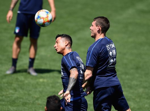  FLORENCE, ITALY - JUNE 05: Armando Izzo and Andrea Belotti of Italy compete for the ball during a Italy training session at Centro Tecnico Federale di Coverciano on June 5, 2019 in Florence, Italy. (Photo by Claudio Villa/Getty Images) 