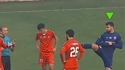 I momenti più pazzi e divertenti nel mondo del calcio: spunta anche un taser in campo