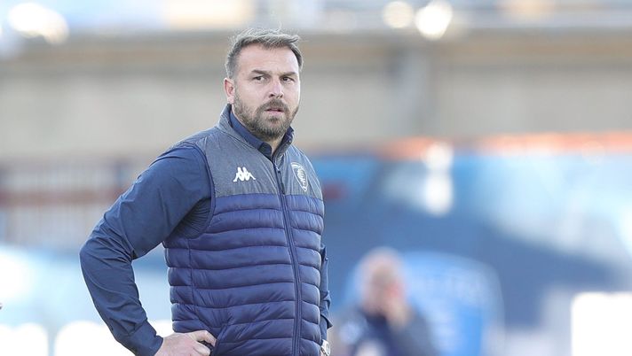 EMPOLI, ITALY - NOVEMBER 05: Paolo Zanetti manager of Empoli FC looks on during the Serie A match between Empoli FC and US Sassuolo at Stadio Carlo Castellani on November 5, 2022 in Empoli, Italy. (Photo by Gabriele Maltinti/Getty Images) Empoli, Zanetti: “Il Napoli stramerita lo scudetto. A chi lo deve? A Spalletti” - immagine 1