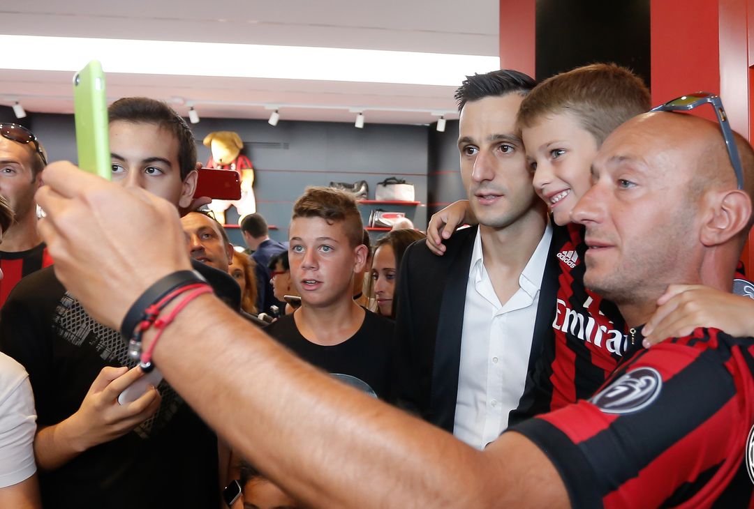 GALLERY – Kalinic al Milan: le foto dei suoi primi giorni rossoneri - immagine 4