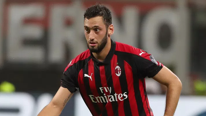 Hakan Çalhanoglu, centrocampista del Milan (credits: GETTY Images)
