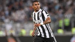 Juventus, Douglas Costa su Instagram: “Adesso lotteremo per lo scudetto e Coppa Italia” | FOTO