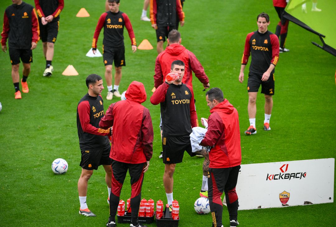Roma, la ripresa degli allenamenti sotto la pioggia a Trigoria – FOTOGALLERY - immagine 20