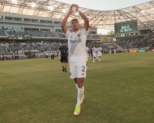 Saluti finali dal profilo twitter ufficiale @LAGalaxy Saluti finali dal profilo twitter ufficiale @LAGalaxy